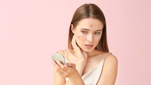 نحوه برنزه کردن پوست های چرب و جوش دار بدون ایجاد حساسیت
